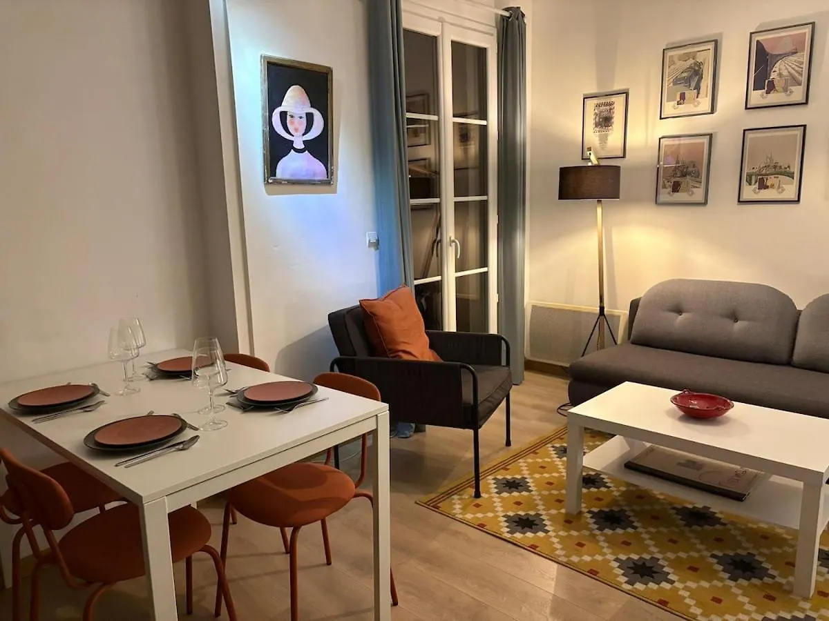 Appartement Charmant A Aubenas 0*,