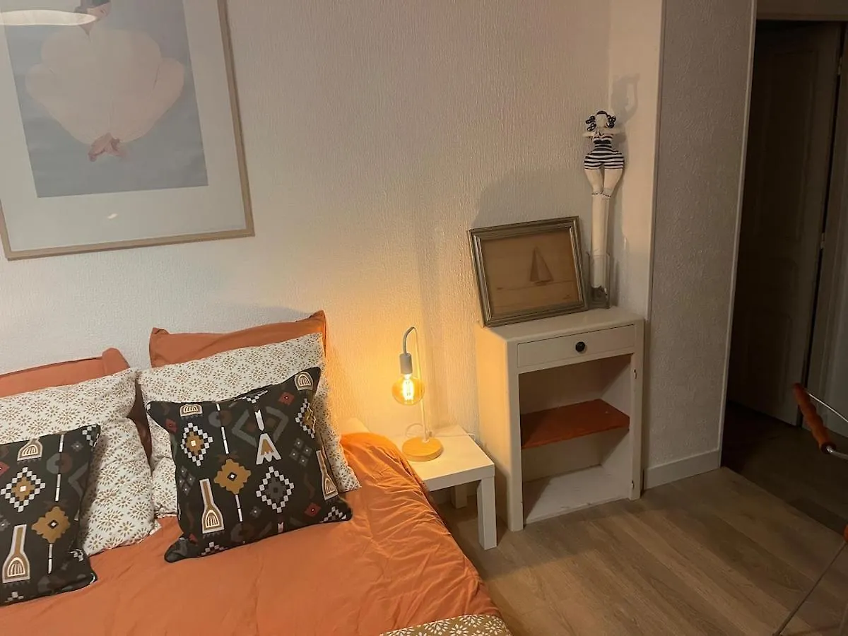 Appartement Charmant A Aubenas 0*,
