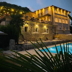 Domaine De La Pinede Guest house